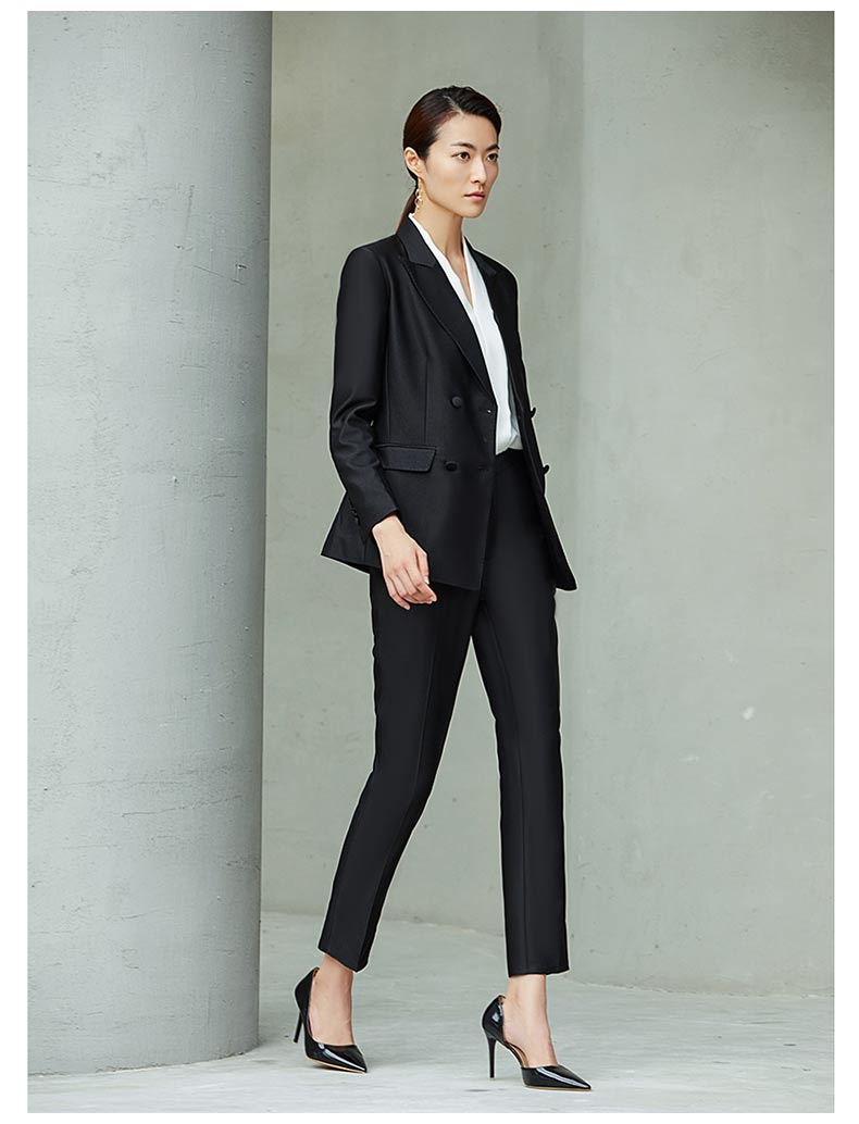 女款黑色雙排扣職業西服模特展示圖6