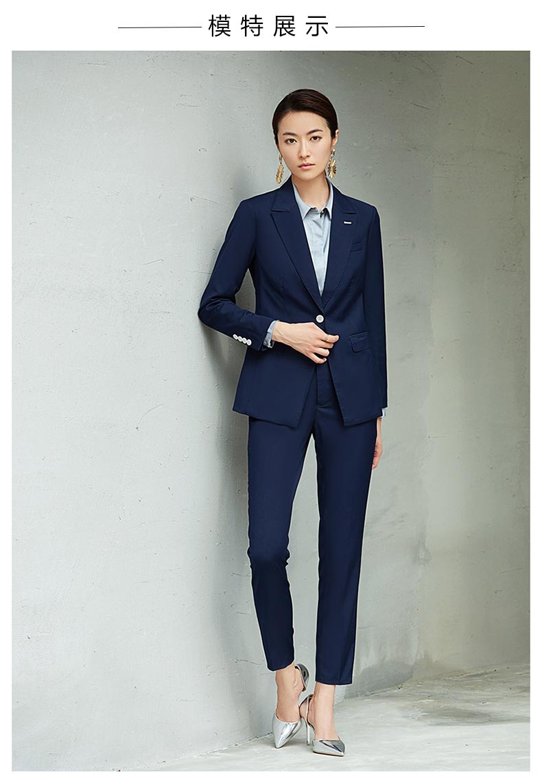 女款藍(lán)色單扣職業(yè)西裝定做款式圖模特展示1