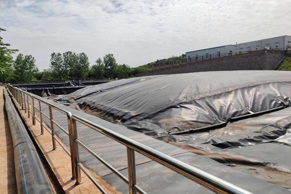 滲濾液調節池鋪設HDPE土工膜 第2張