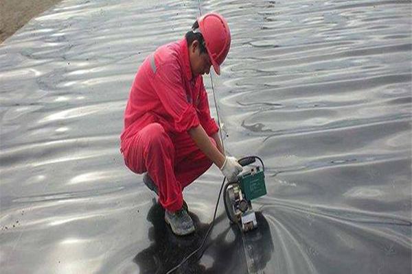 土工膜熱風(fēng)焊槍使用時的注意事項