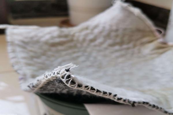 膨潤(rùn)土防水毯與土工膜相比哪種防水效果好呢？