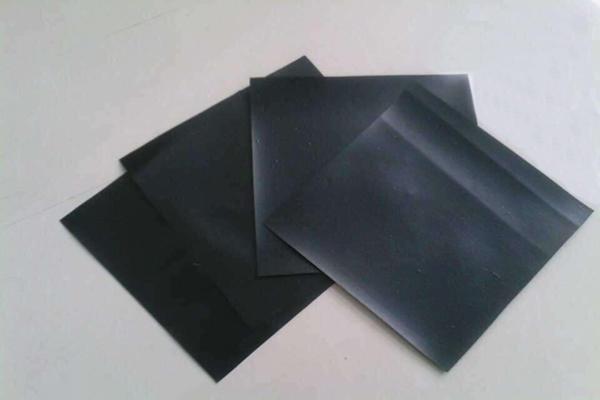 土工膜焊縫開裂的原因及解決方法