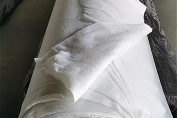 探秘復(fù)合土工膜的生產(chǎn)工藝 第3張