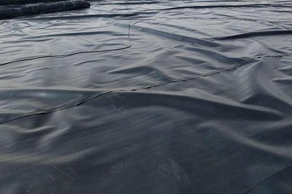 蓄水池防滲土工膜破壞的因素分析