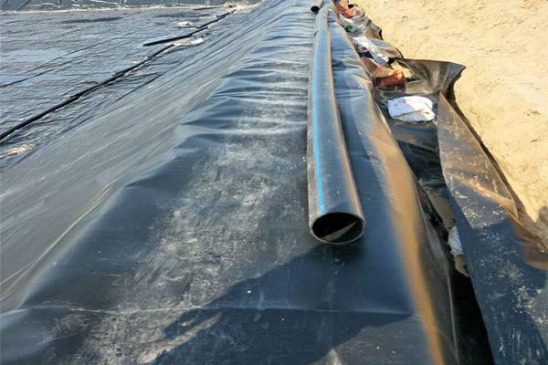 復雜地形條件下土工膜鋪設施工工藝