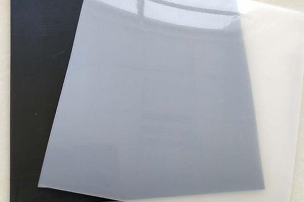 光面土工膜在道路與鐵路建設(shè)中的加固應(yīng)用探討