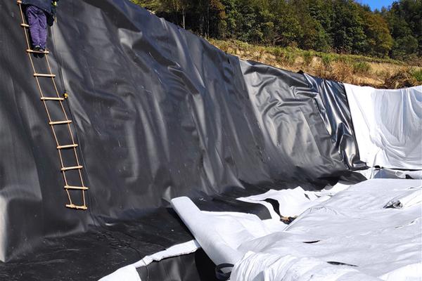 土工膜爬焊機怎么用