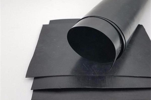 防滲土工膜和鍍鋅鋼筋網(wǎng)那個在上在下 第3張