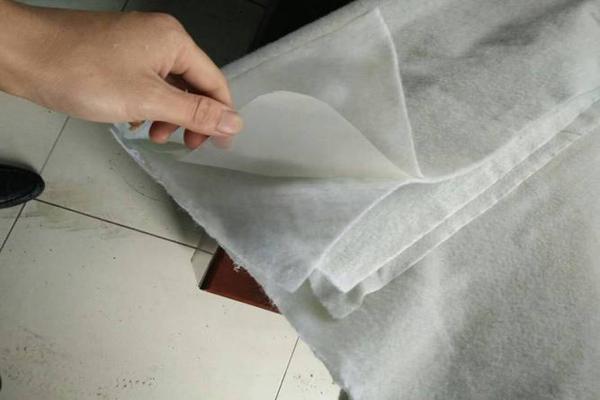 復合土工膜在施工和養護的過程中需要澆水嗎？