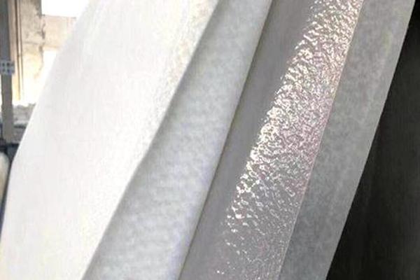 復合土工膜在地下室怎么施工